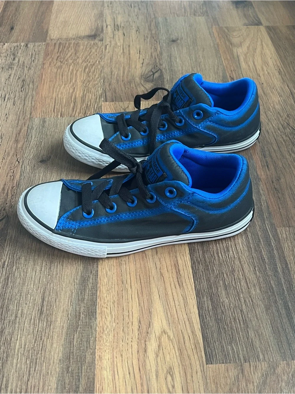 NWOT Converse Kids Low Top Sneakers - Black & Blue
